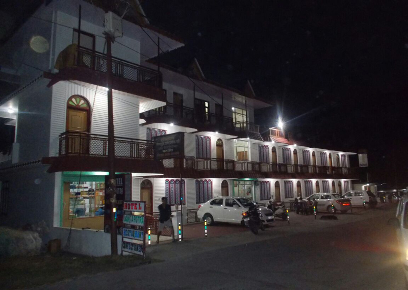 Hotel Gangaputra Gangotri 1