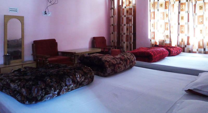 Hotel Narmada Bhawan Badrinath room near by temple